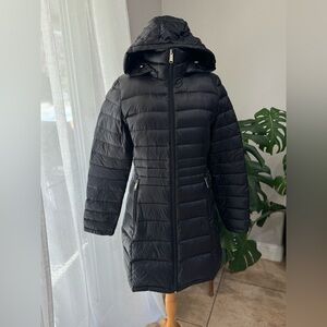 Andrew Marc Packable Lightweight Down Puffer Coat with Hood – Black, Size M